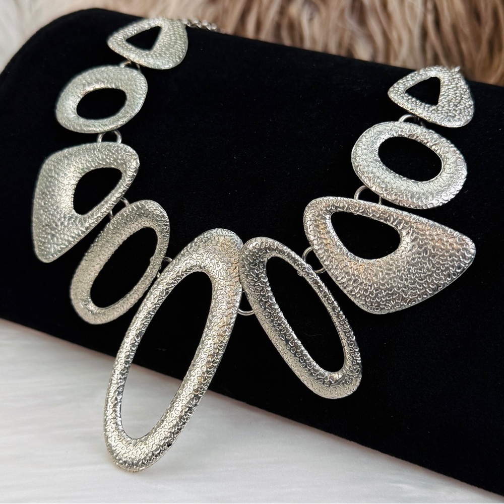 Vintage lightweight aged Silvertone statement necklace